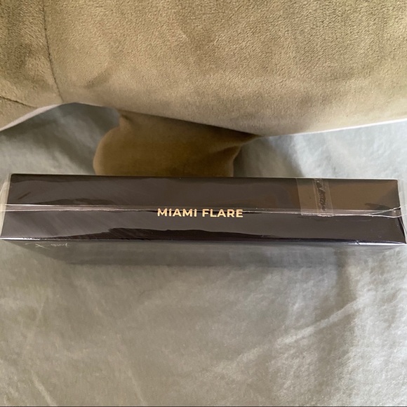 Lilly Lashes - Picture 3 of 5